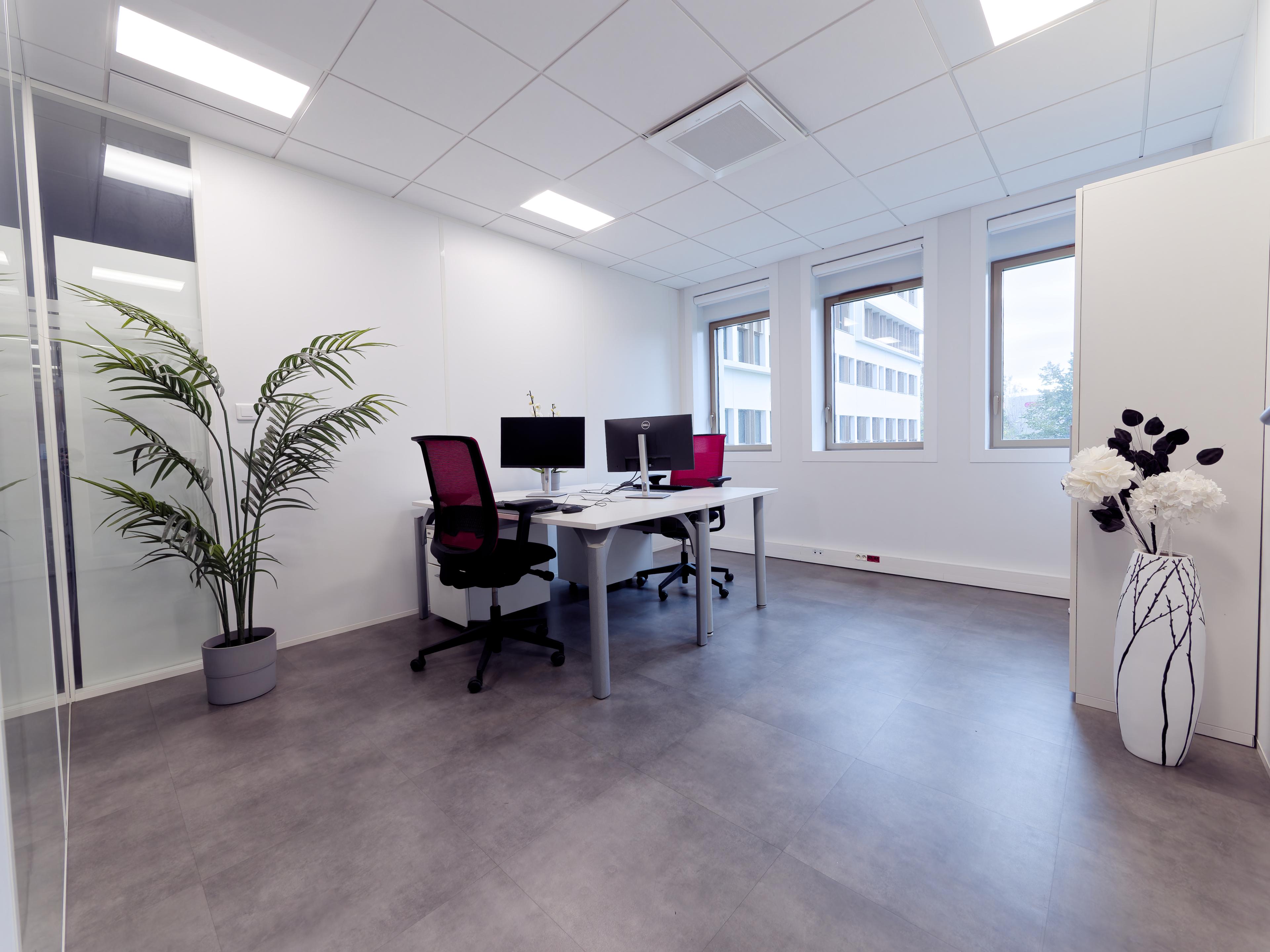 Bureau privé équipé de deux postes de travail